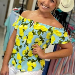 NWT LEMON TOP